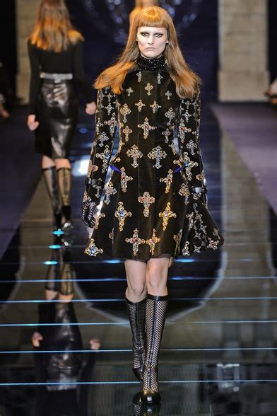 croci bizantine moda versace|gianni versace fashion.